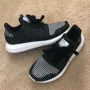 Adidas Swift Run Sneaker, Silver Metallic, Size 8